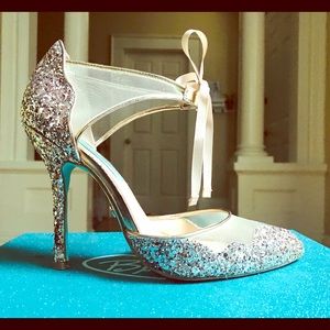 Blue by Betsy Johnson Stela pumps in Champagne